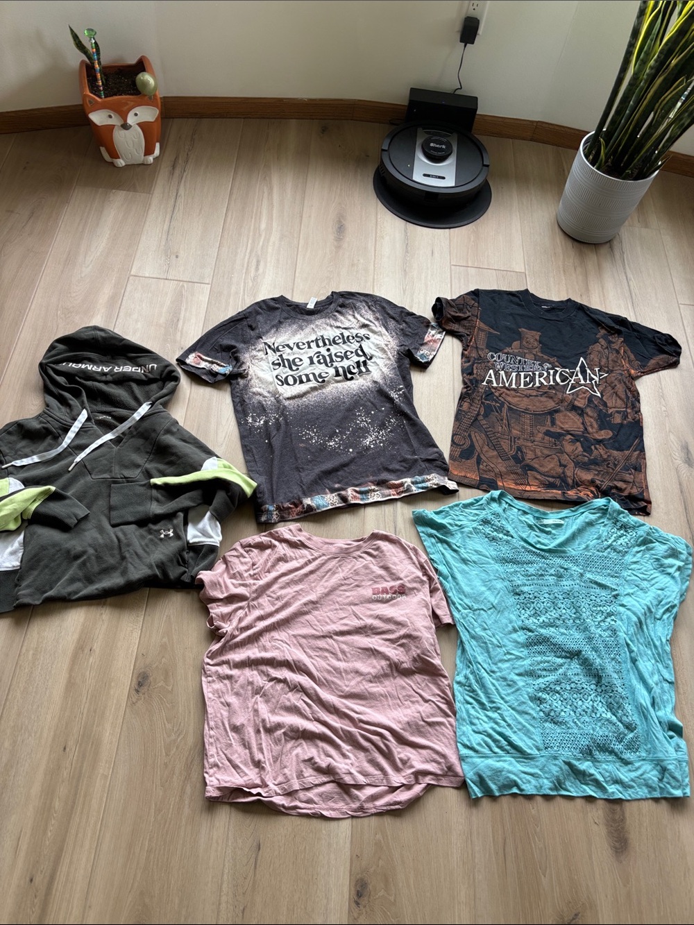 💛Bundle of 5 women’s size medium tops💛